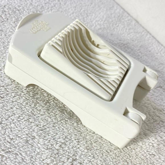 5/$35 Vintage The Pampered Chef White Egg Slicer Plus - Picture 7 of 16